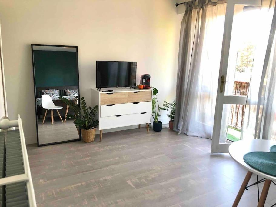 Cozy Studio With Balcony And Free Parking Aix-en-Provence Esterno foto